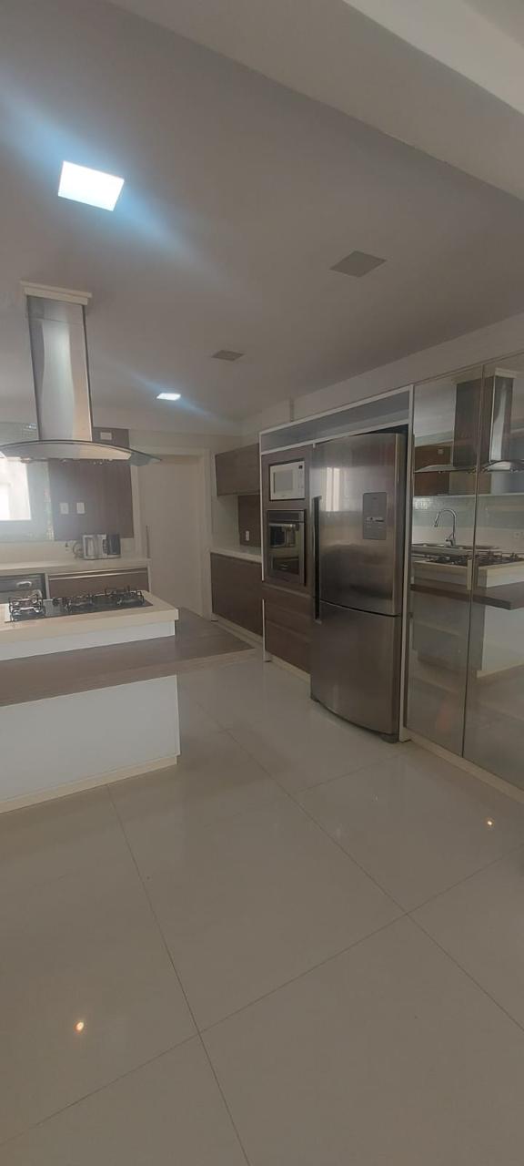 Casa na Praia dos Amores em Balneário Camboriú - foto 9