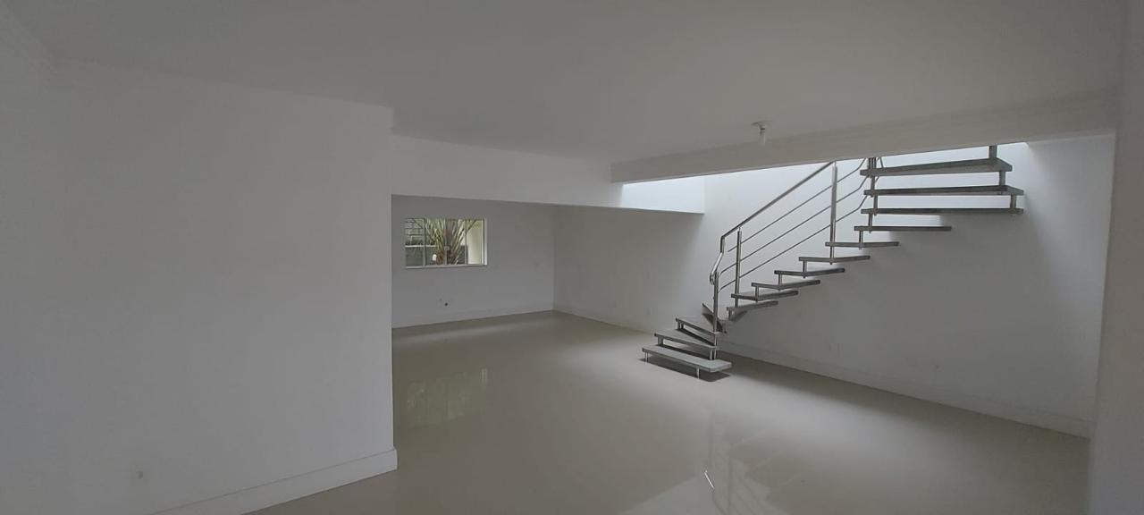 Casa na Praia dos Amores em Balneário Camboriú - foto 4