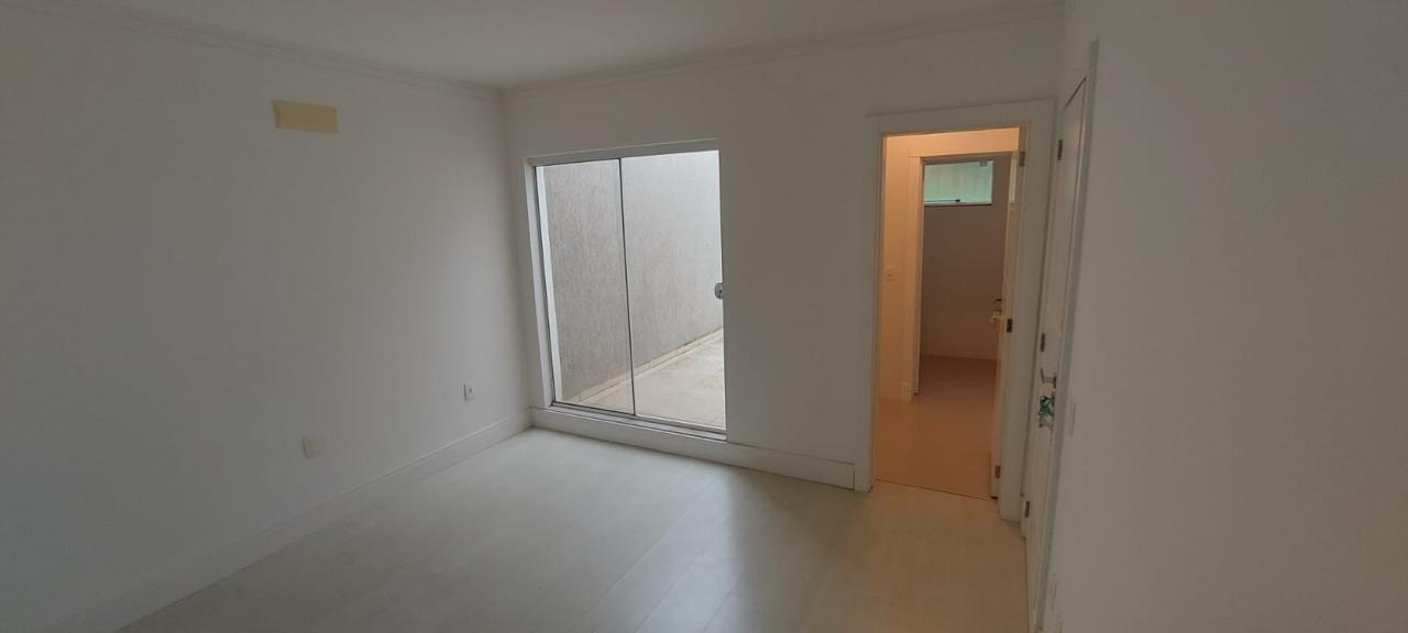 Casa na Praia dos Amores em Balneário Camboriú - foto 12