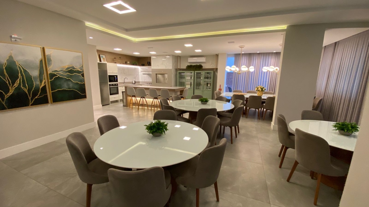 Apartamento no Edifício Porto Vila em Itapema - foto 22