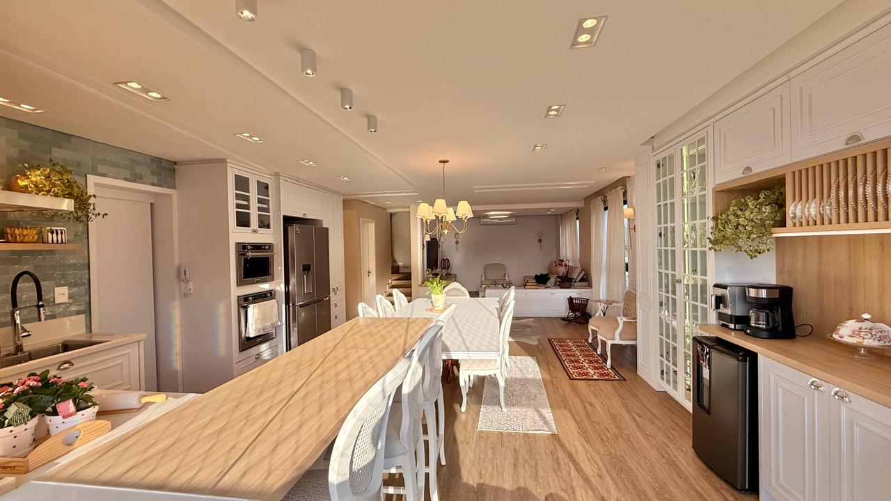 Apartamento Duplex no Edifício Tivoli Plaza em Praia Brava - foto 5