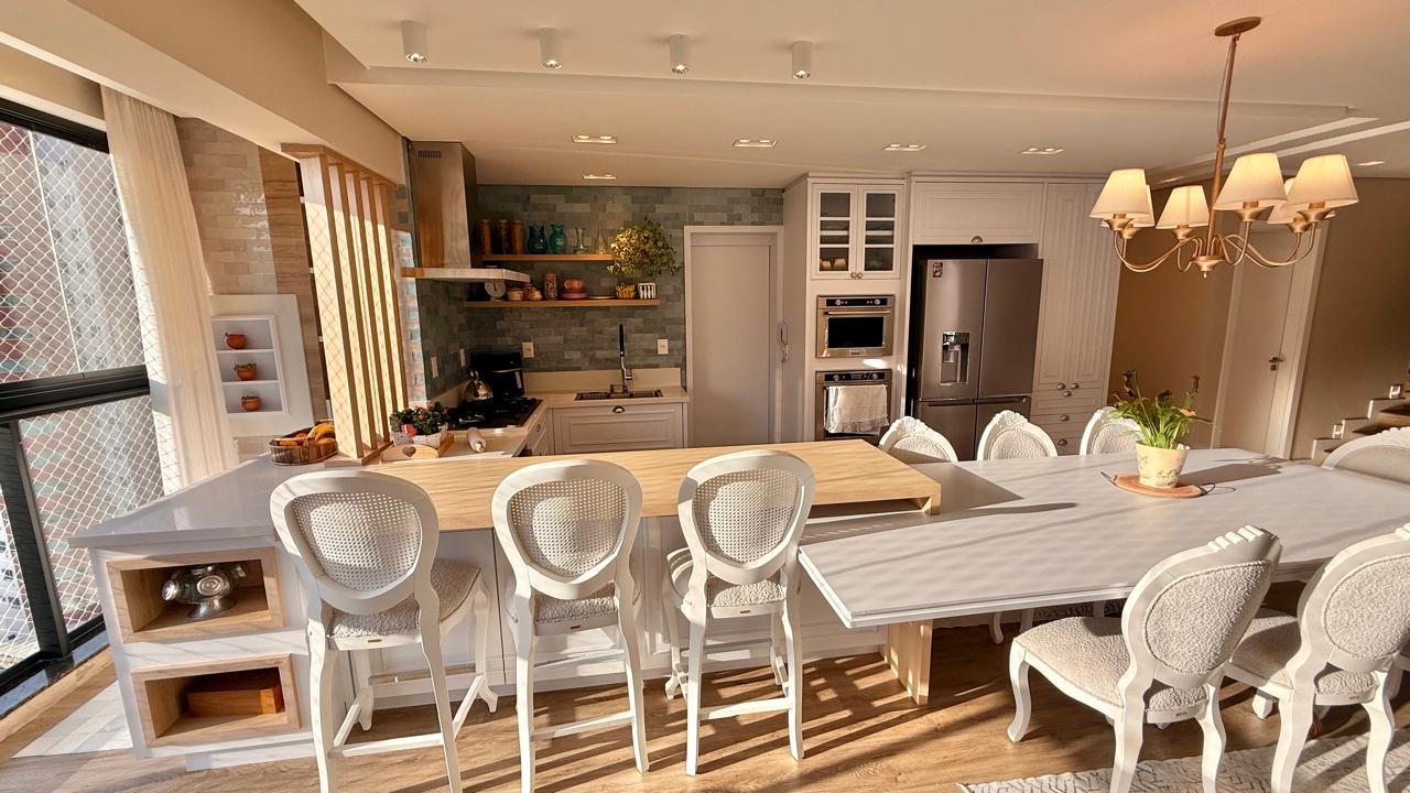 Apartamento Duplex no Edifício Tivoli Plaza em Praia Brava - foto 7