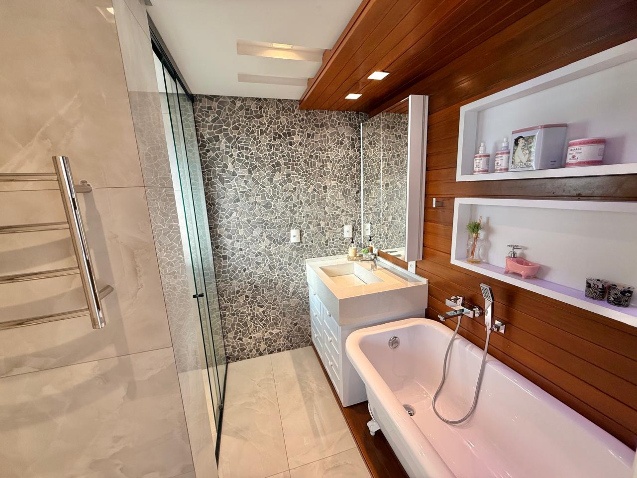 Apartamento Duplex no Edifício Tivoli Plaza em Praia Brava - foto 11