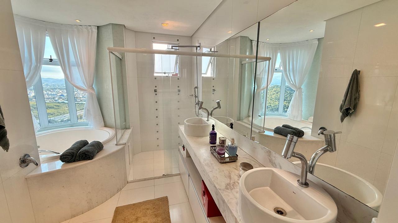Apartamento no Edifício Renaissance em Balneário Camboriú - foto 12