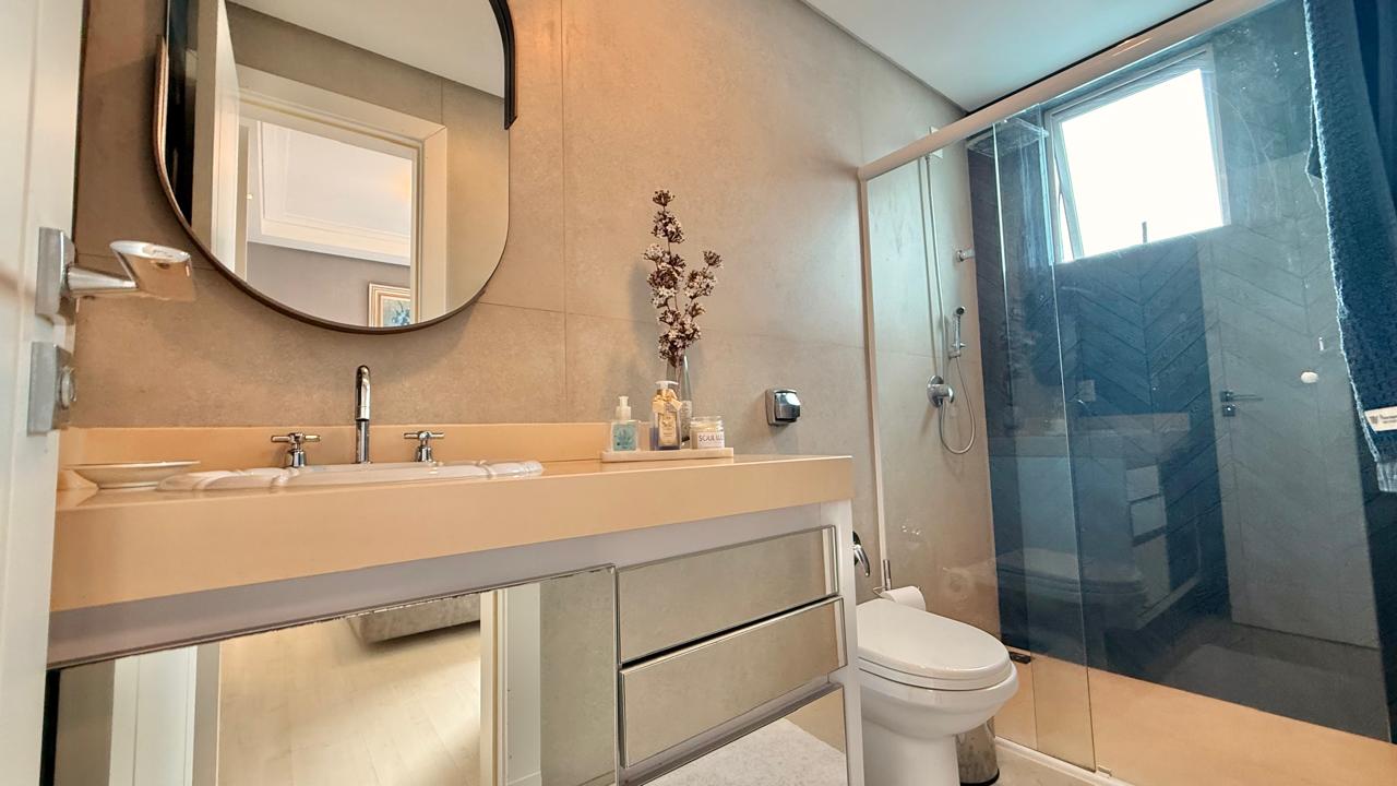 Apartamento no Edifício Renaissance em Balneário Camboriú - foto 25