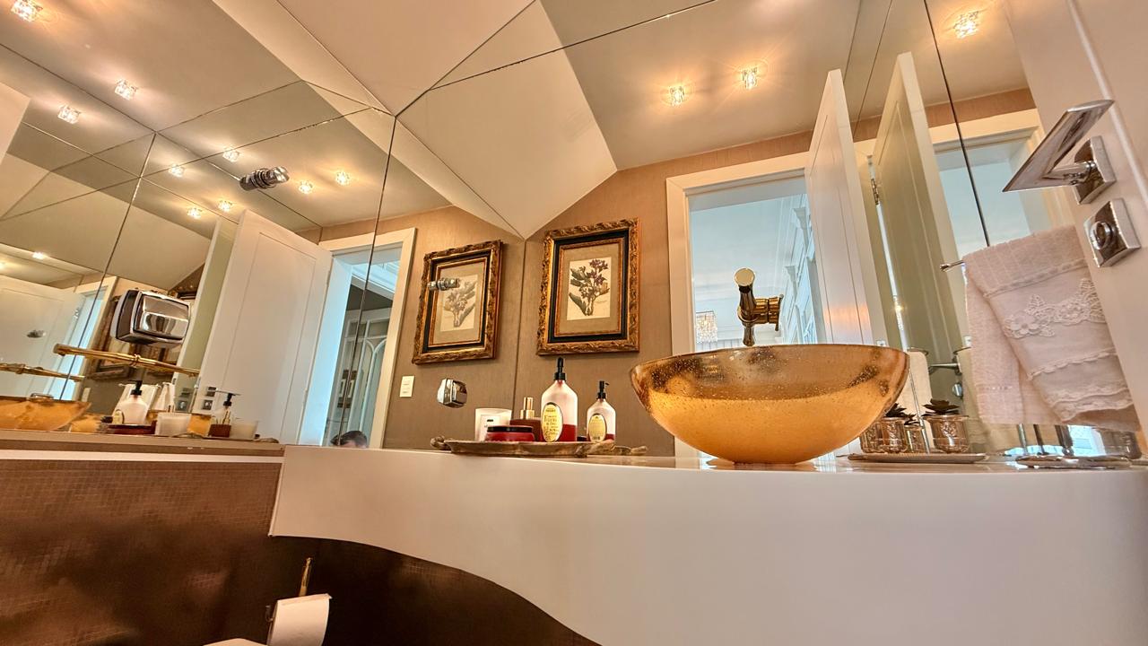 Apartamento no Edifício Renaissance em Balneário Camboriú - foto 26