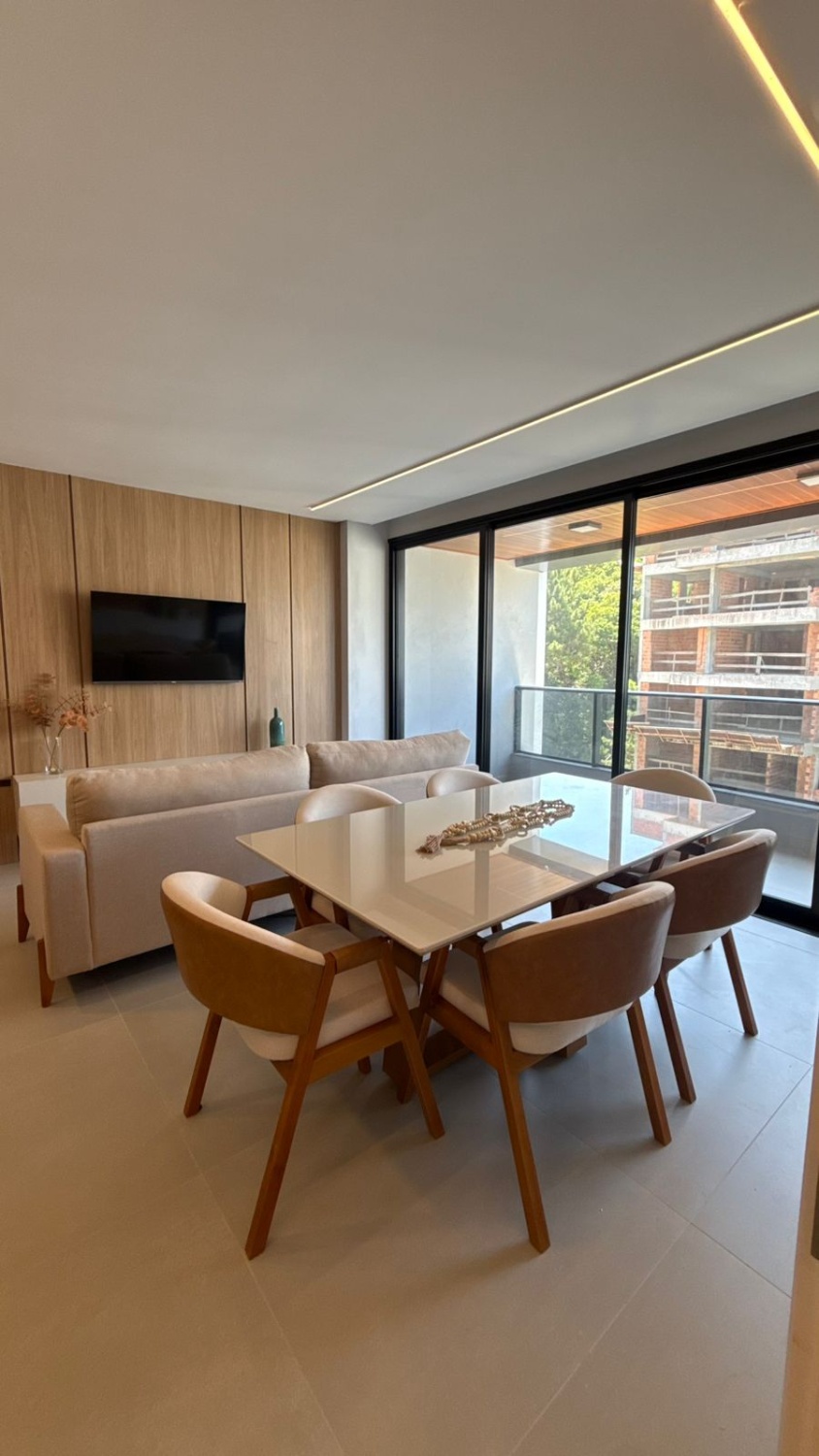 Apartamento no Edifício Dusseldorf na Praia Brava - foto 2