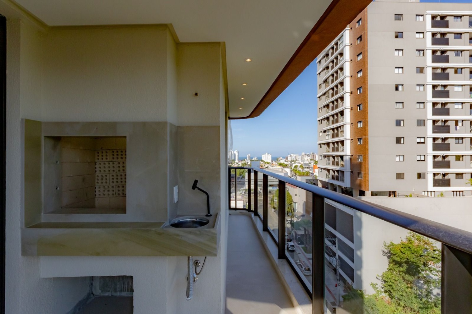 Apartamento no Edifício Palm Coast na Praia Brava - foto 9