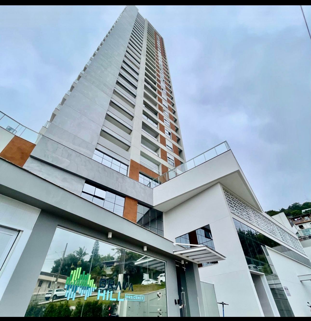 Apartamento no Edifício Brava Hill na Praia Brava - foto 8