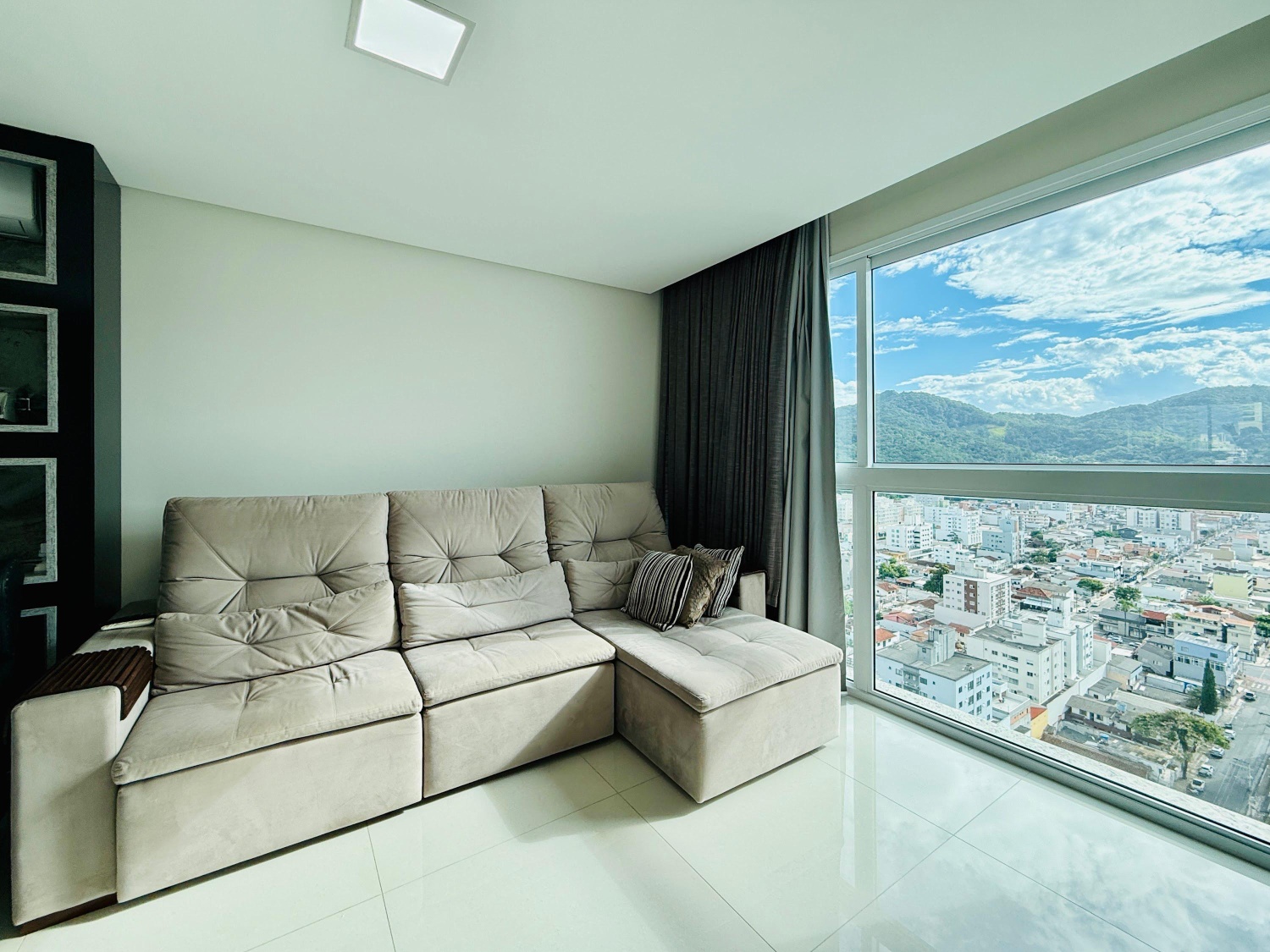 Apartamento no Edifício Falcon Tower - - foto 2