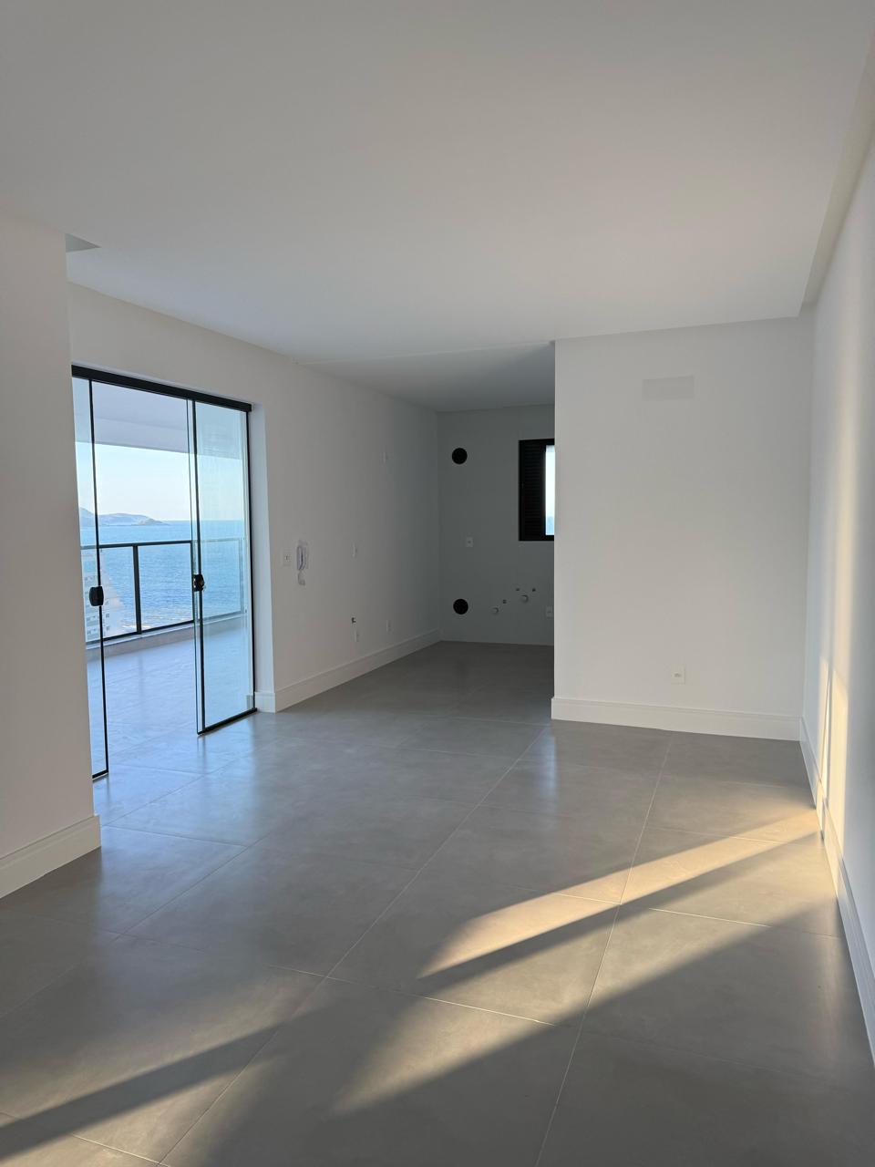 Apartamento no Ed. Diamond Tower em Meia Praia/SC - foto 4