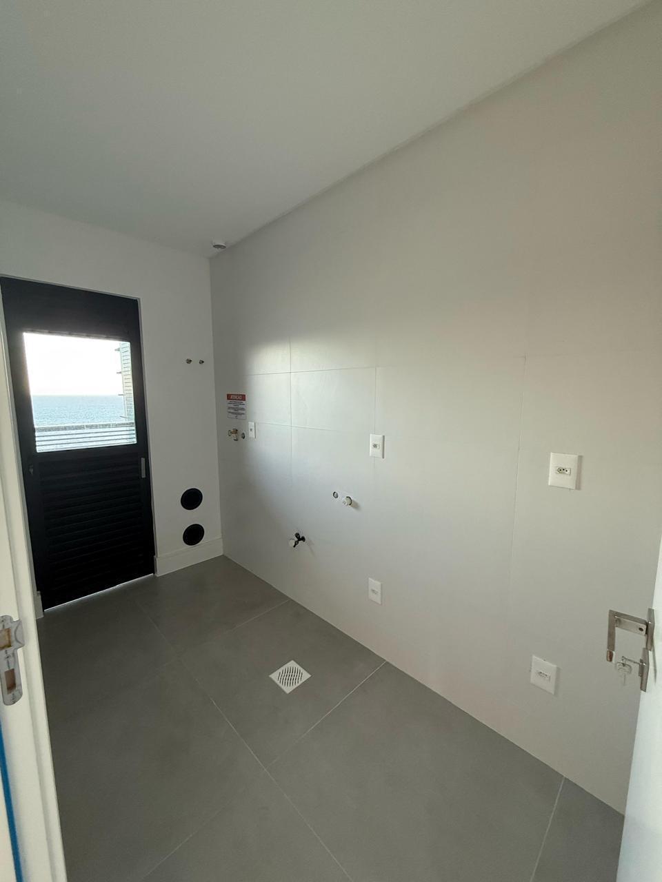 Apartamento no Ed. Diamond Tower em Meia Praia/SC - foto 9