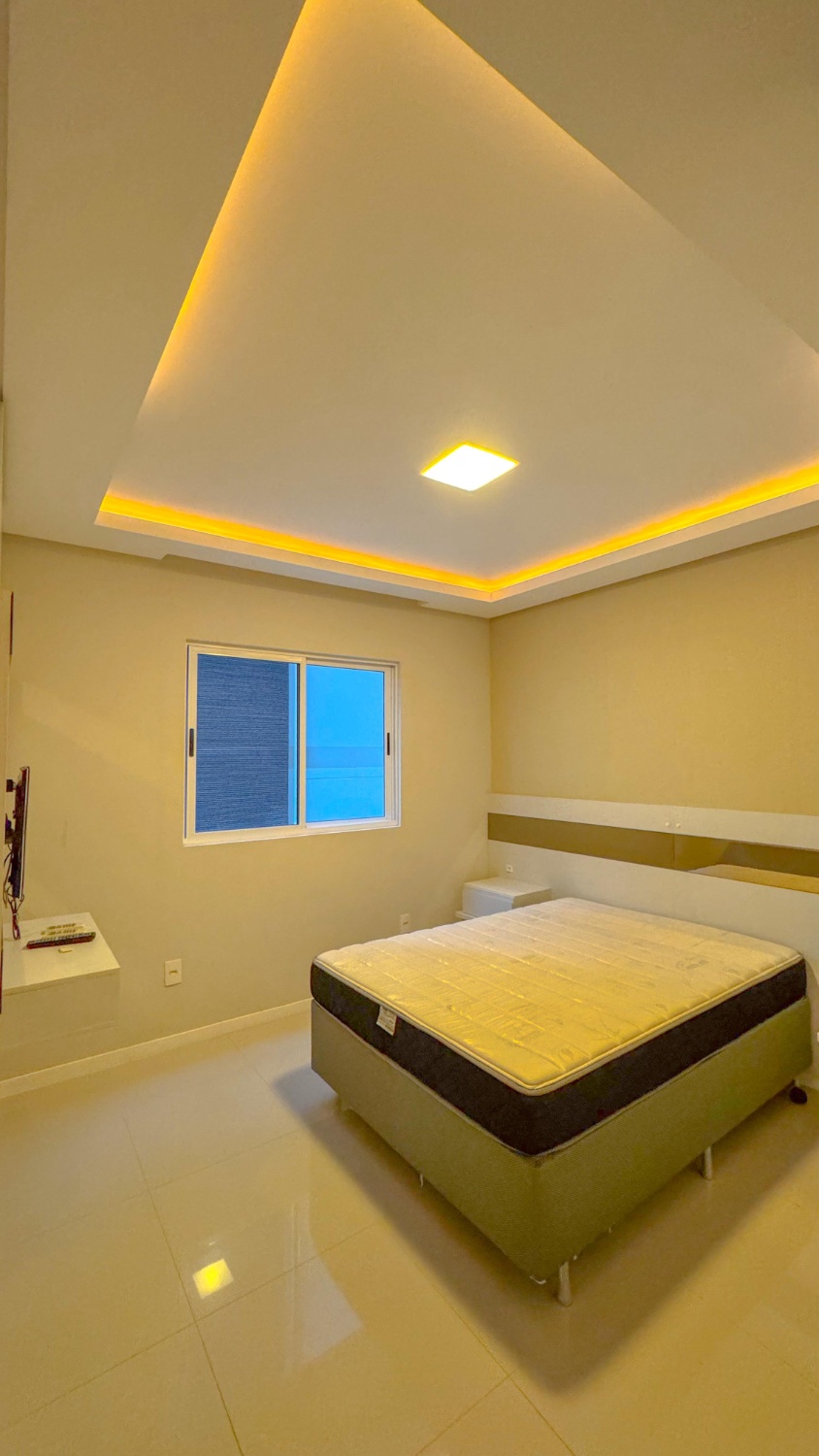 Apartamento no Ed. Ilha da Vitória em Meia Praia - foto 6