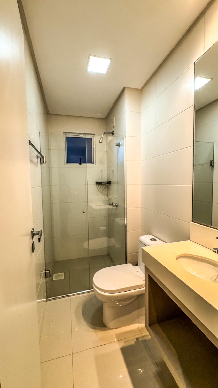 Apartamento no Ed. Ilha da Vitória em Meia Praia - foto 7