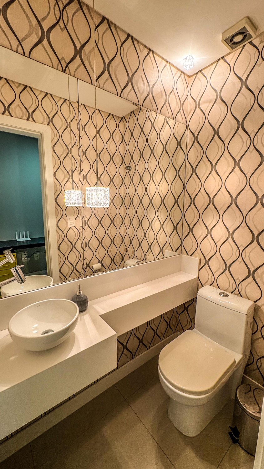 Apartamento no Ed. Ilha da Vitória em Meia Praia - foto 9