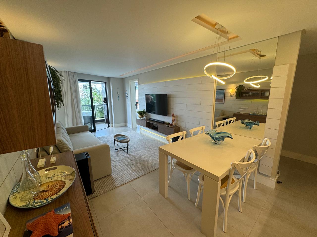 Apartamento no Ed. Brava Hills na Praia dos Amores - foto 2