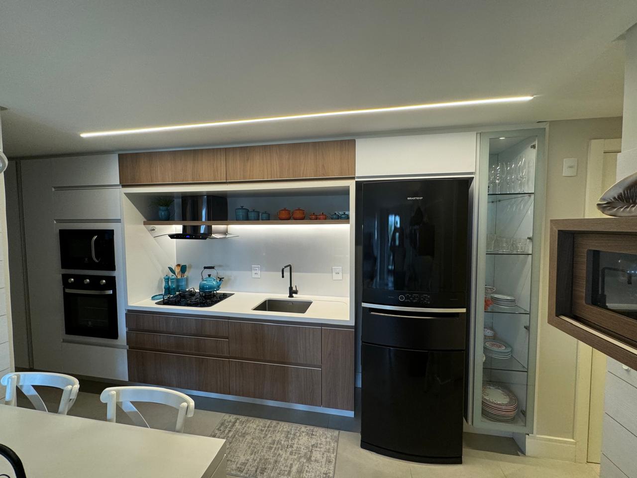 Apartamento no Ed. Brava Hills na Praia dos Amores - foto 3