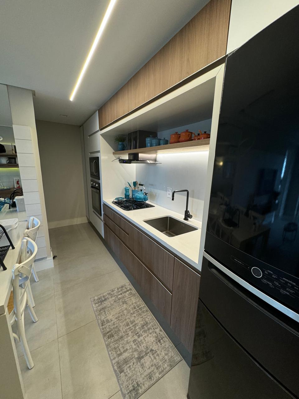 Apartamento no Ed. Brava Hills na Praia dos Amores - foto 4