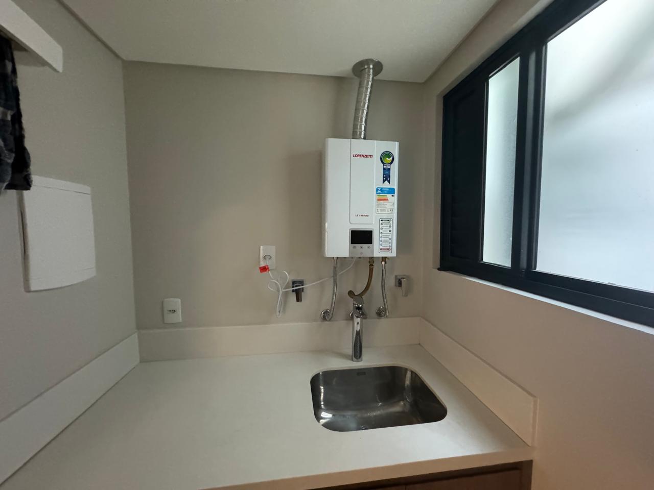 Apartamento no Ed. Brava Hills na Praia dos Amores - foto 9