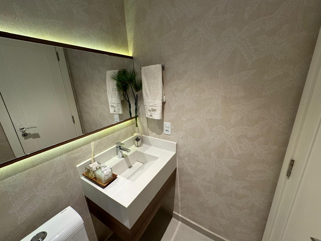 Apartamento no Ed. Brava Hills na Praia dos Amores - foto 10
