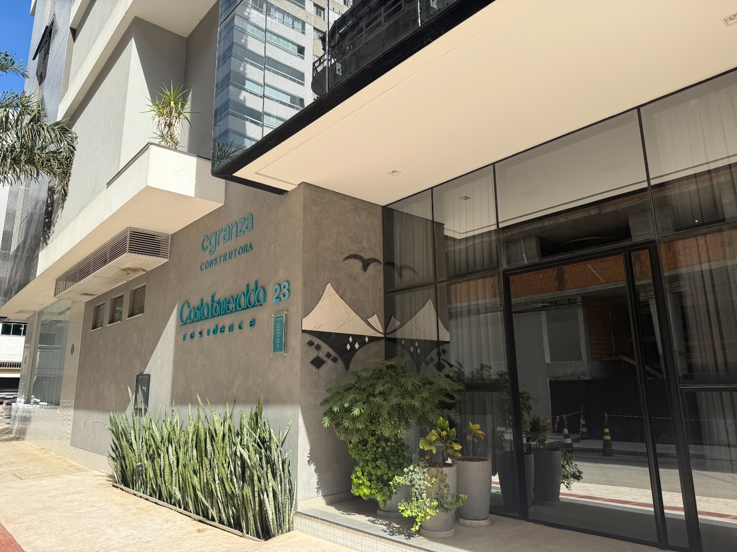 Apartamento no Ed. Costa Esmeralda Residence em Balneário Camboriú - foto 2