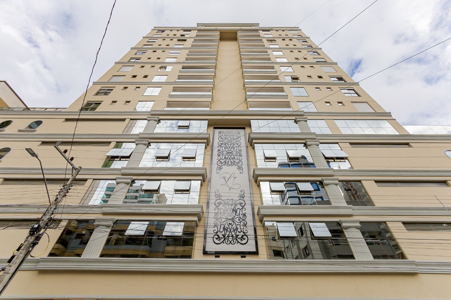 Apartamento no Ed. Ville de Lyon em Meia Praia - Itapema/SC