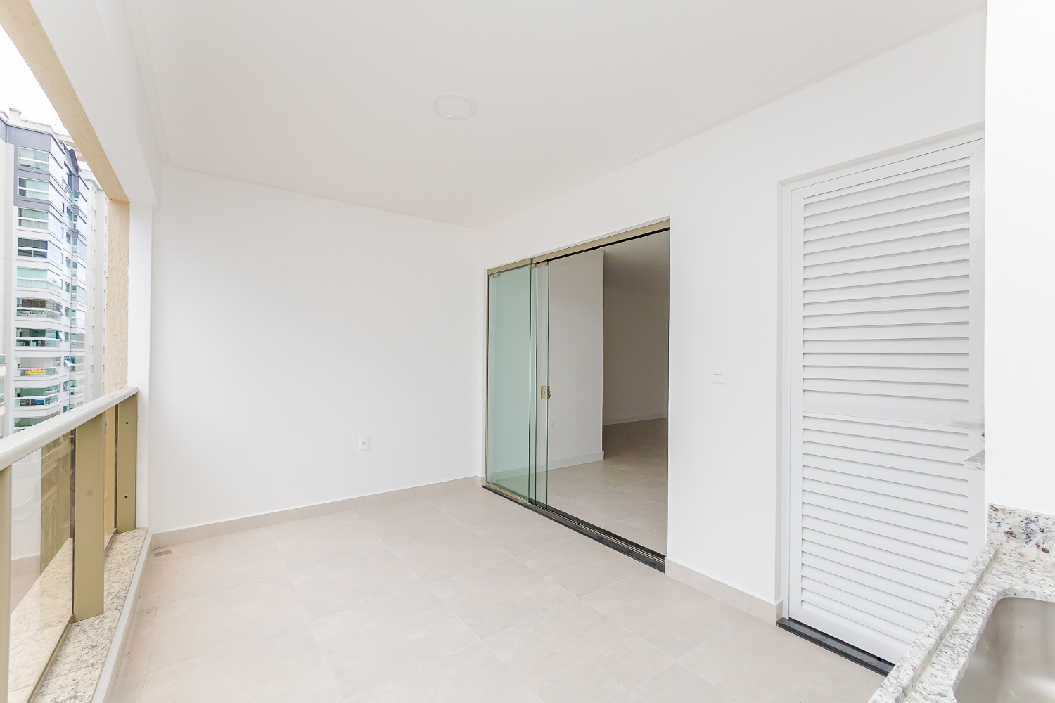Apartamento no Ed. Ville de Lyon em Meia Praia - Itapema/SC - foto 5
