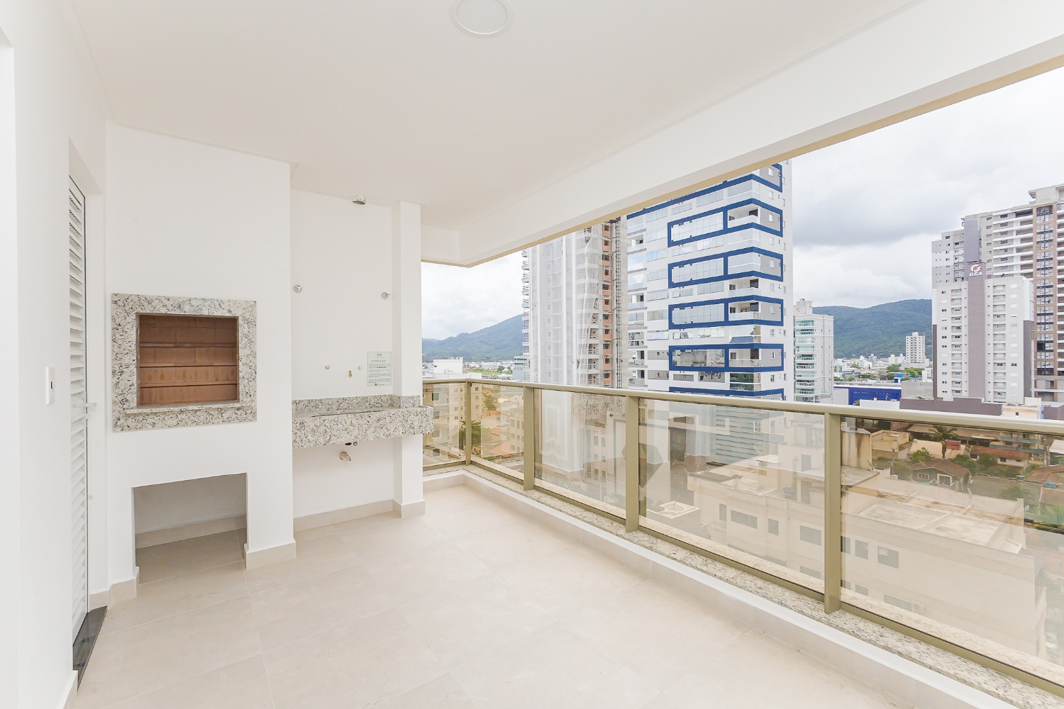 Apartamento no Ed. Ville de Lyon em Meia Praia - Itapema/SC - foto 7