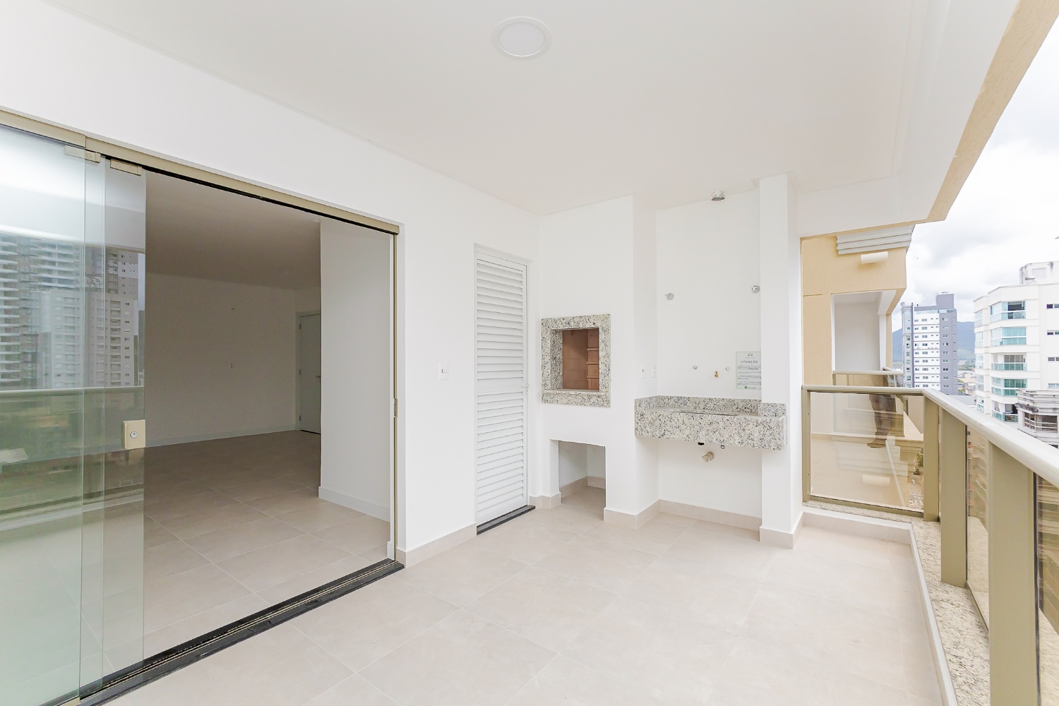 Apartamento no Ed. Ville de Lyon em Meia Praia - Itapema/SC - foto 8