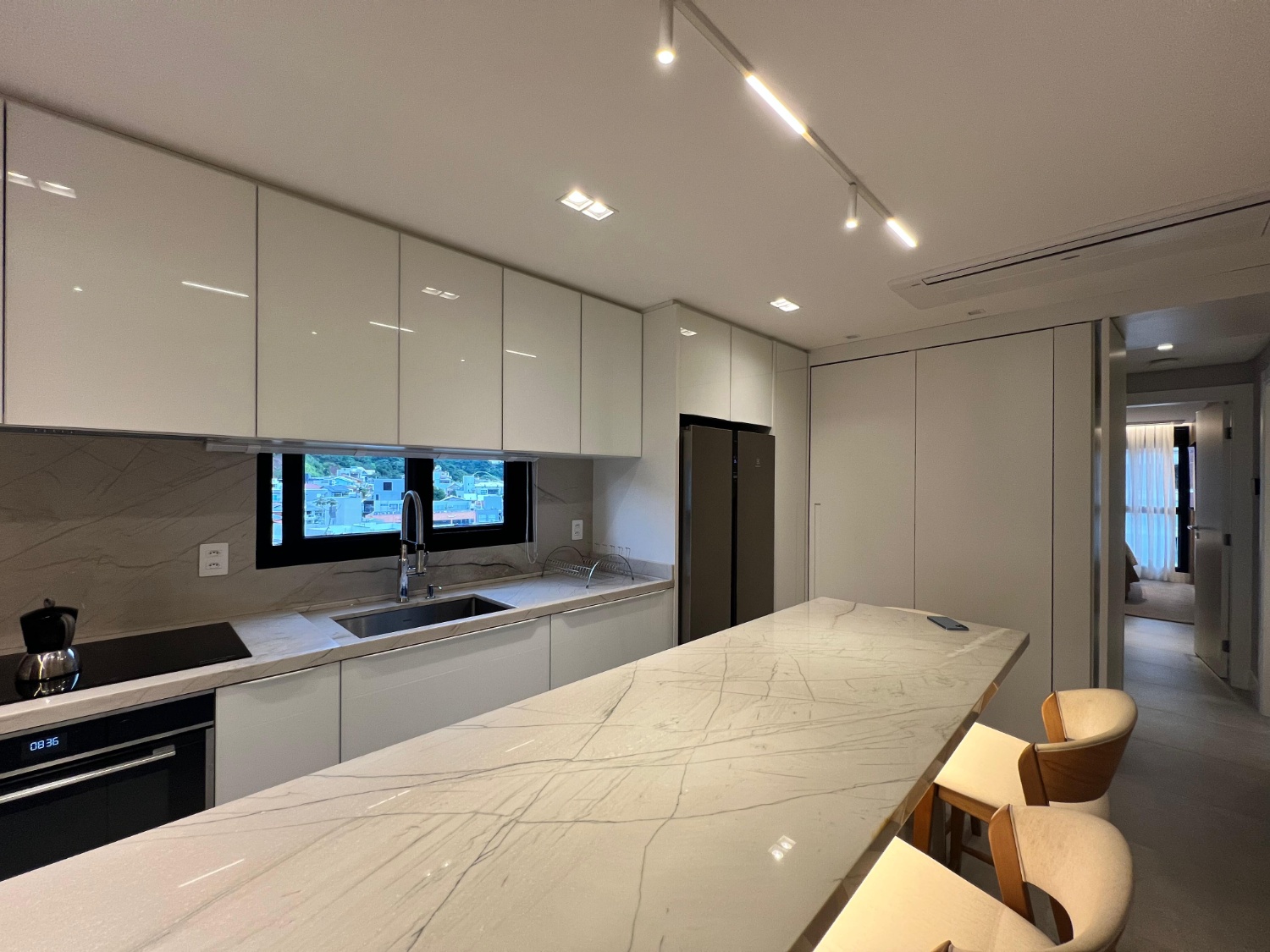 Apartamento no Ed. Saint Antoine na Praia dos Amores em Balneário Camboriú - foto 3
