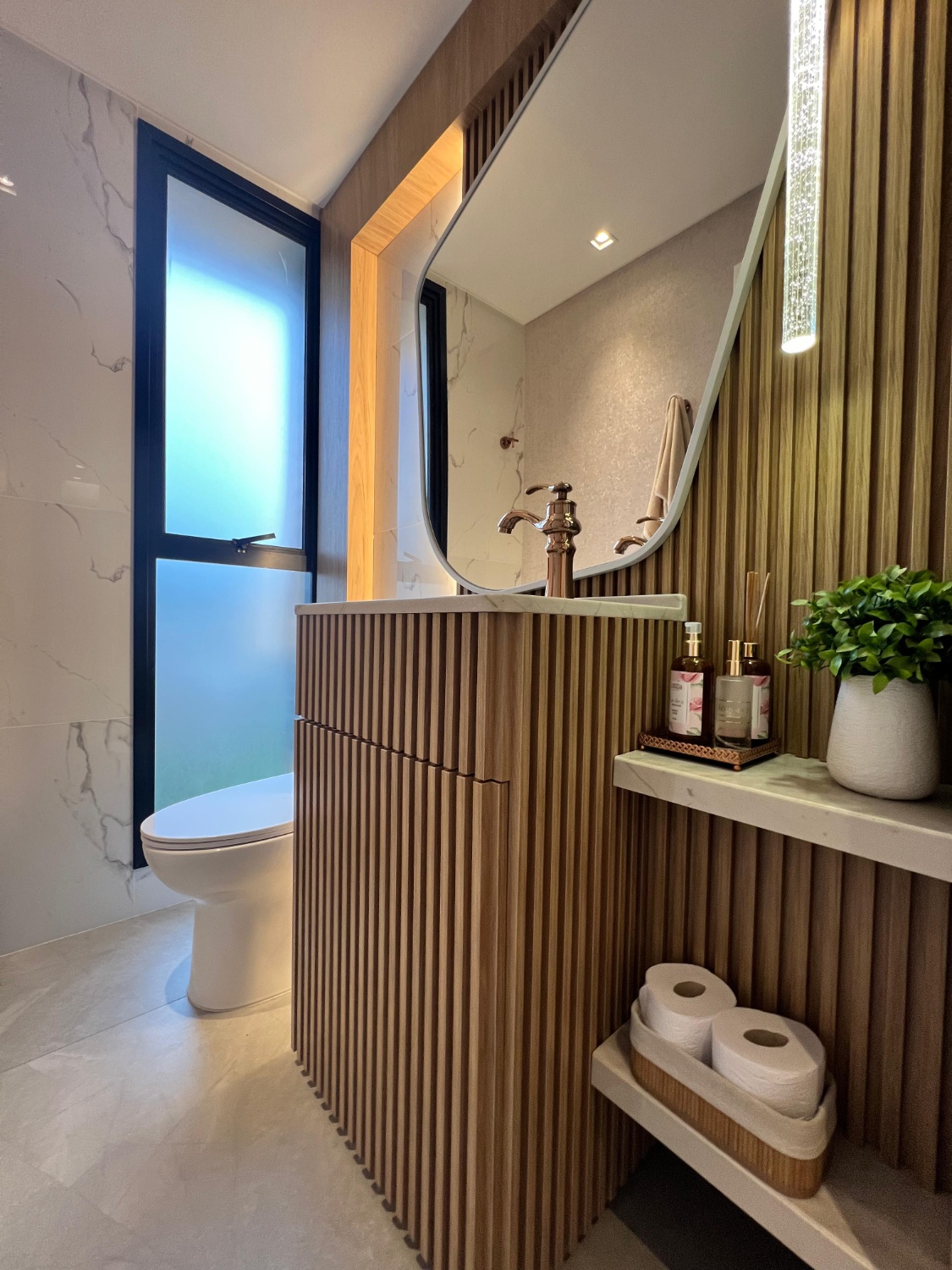 Apartamento no Ed. Saint Antoine na Praia dos Amores em Balneário Camboriú - foto 9