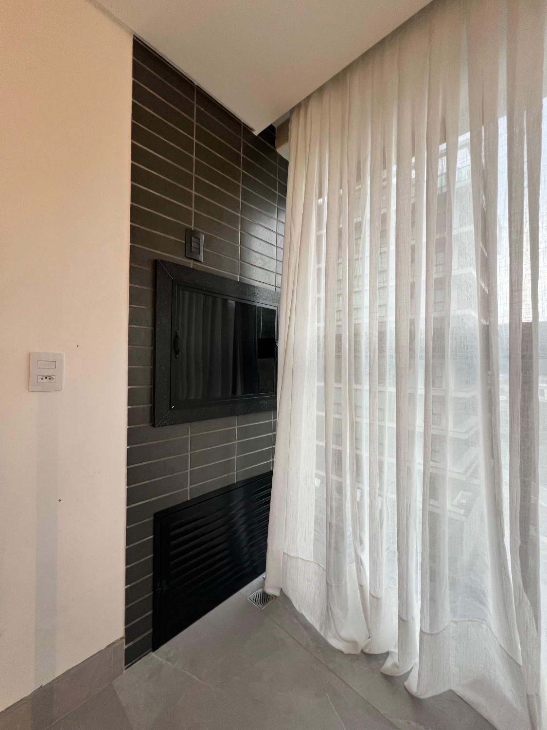 Apartamento no Ed. Saint Antoine na Praia dos Amores em Balneário Camboriú - foto 10
