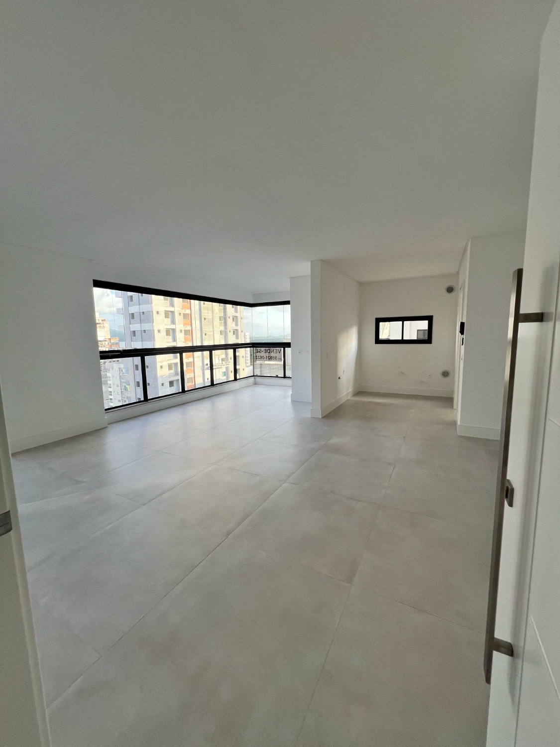 Apartamento no Ed. Fiore Del Mare em Meia Praia - Itapema/SC - foto 3