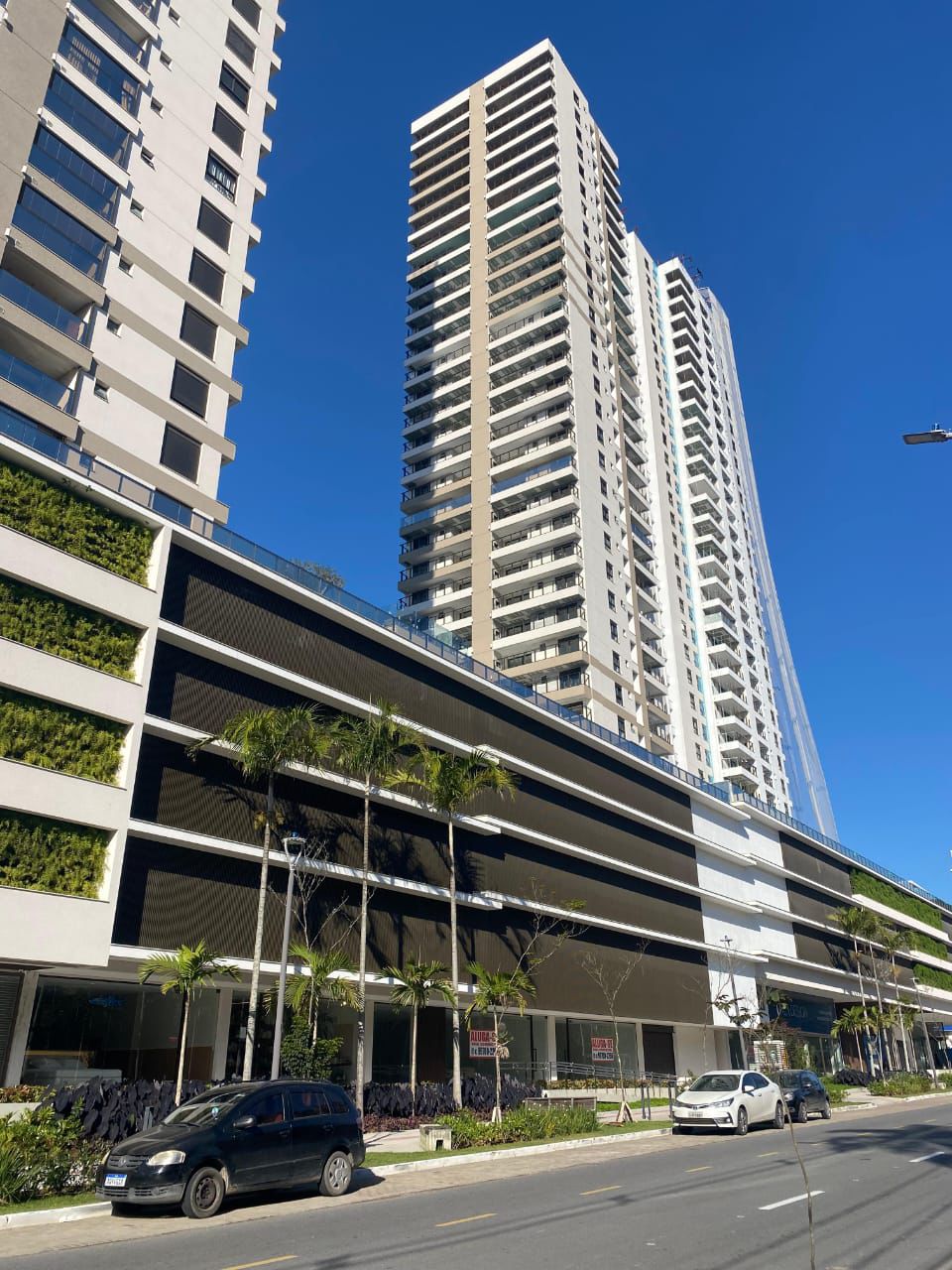 Apartamento no Ed. Torres da Brava na Praia Brava - Praia Brava