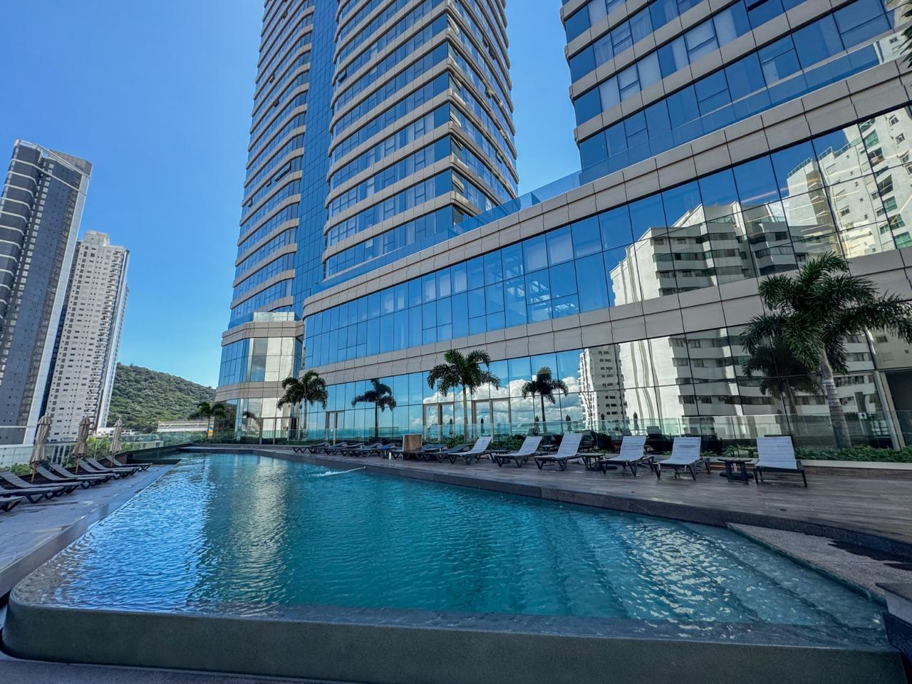 Apartamento no Ed. Yachthouse by Pininfarina na Barra Sul em Balneário Camboriú