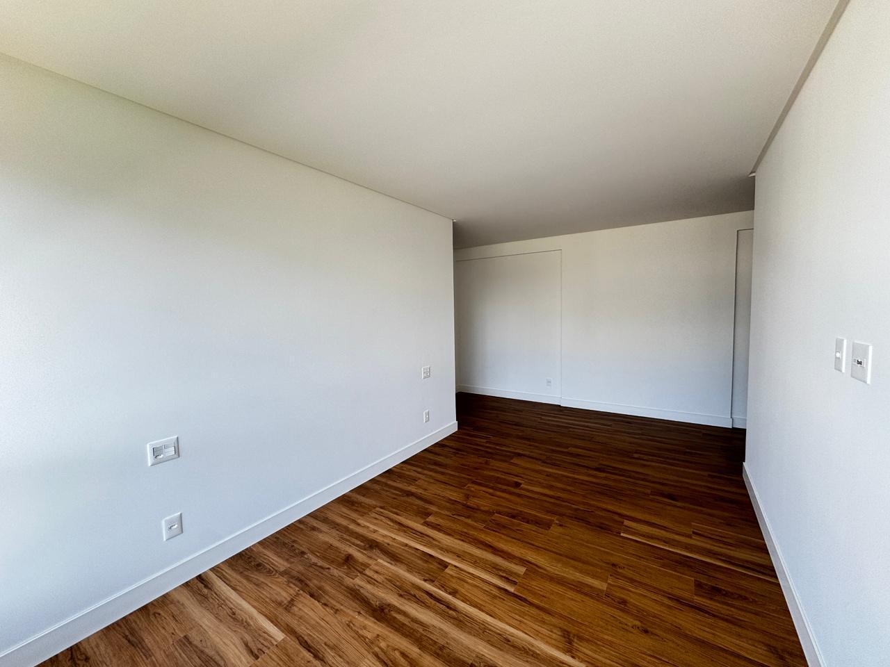 Apartamento no Ed. Riva na Praia Brava - foto 8