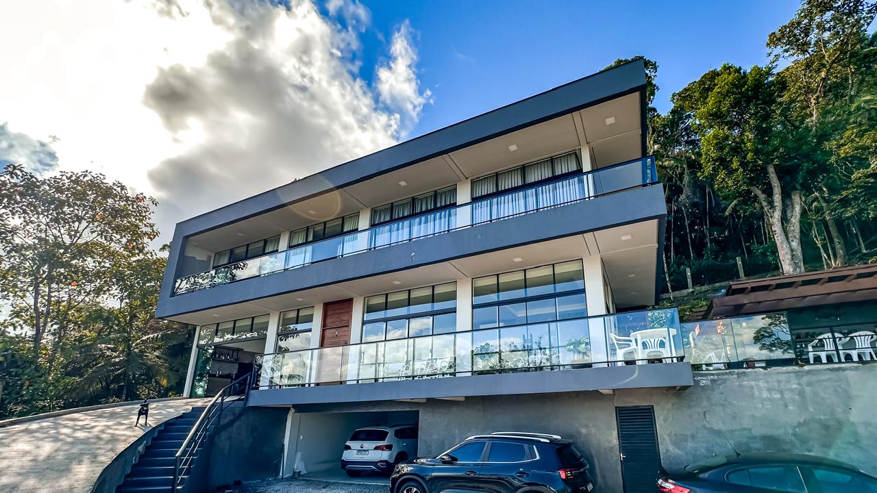 Casa Alto Padrão em Itapema/SC