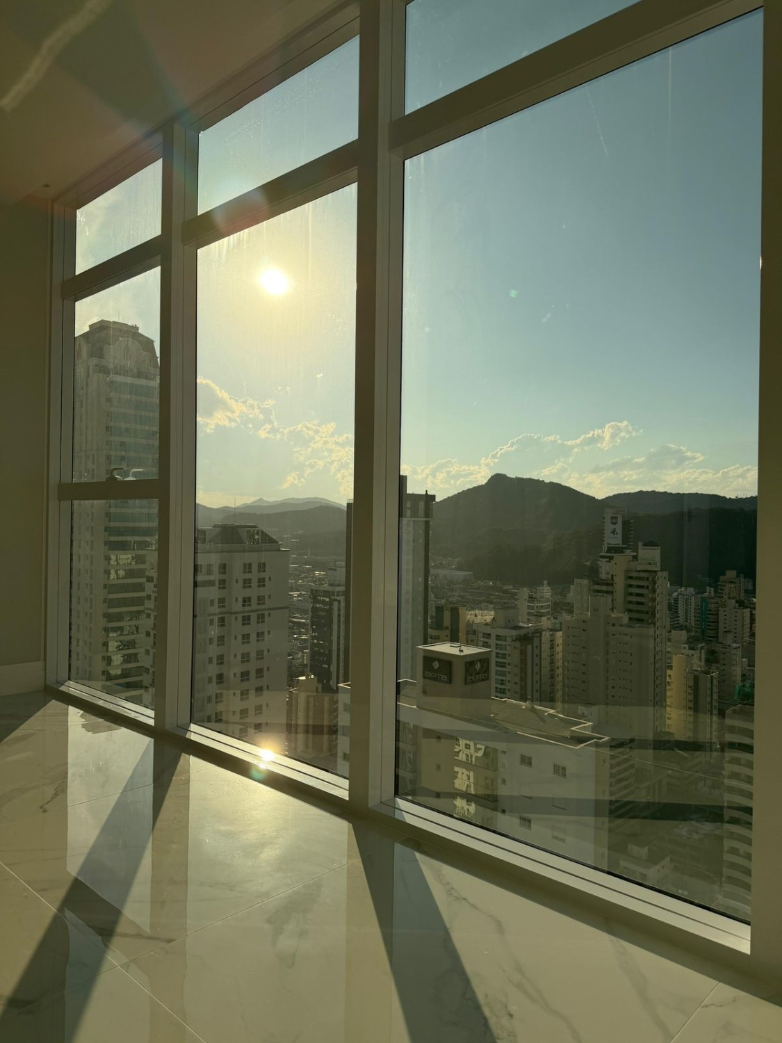 Apartamento no Ed. Horizon Residence em Balneário Camboriú - foto 4