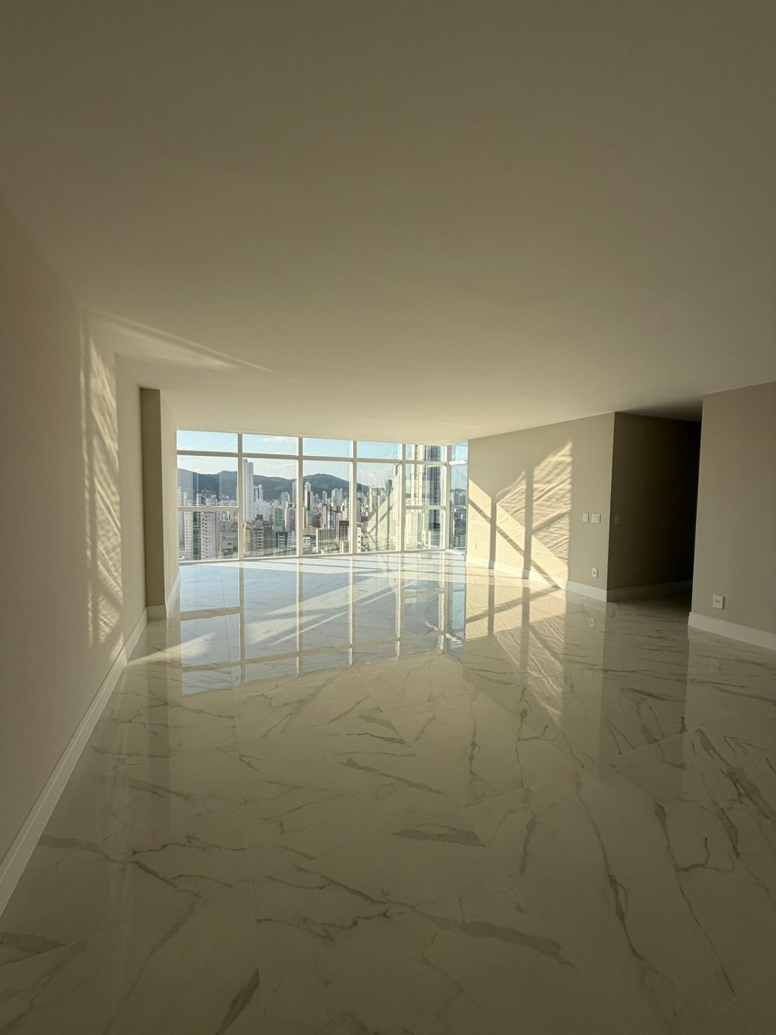 Apartamento no Ed. Horizon Residence em Balneário Camboriú - foto 5