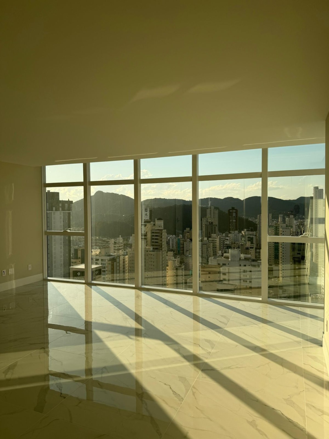 Apartamento no Ed. Horizon Residence em Balneário Camboriú - foto 6