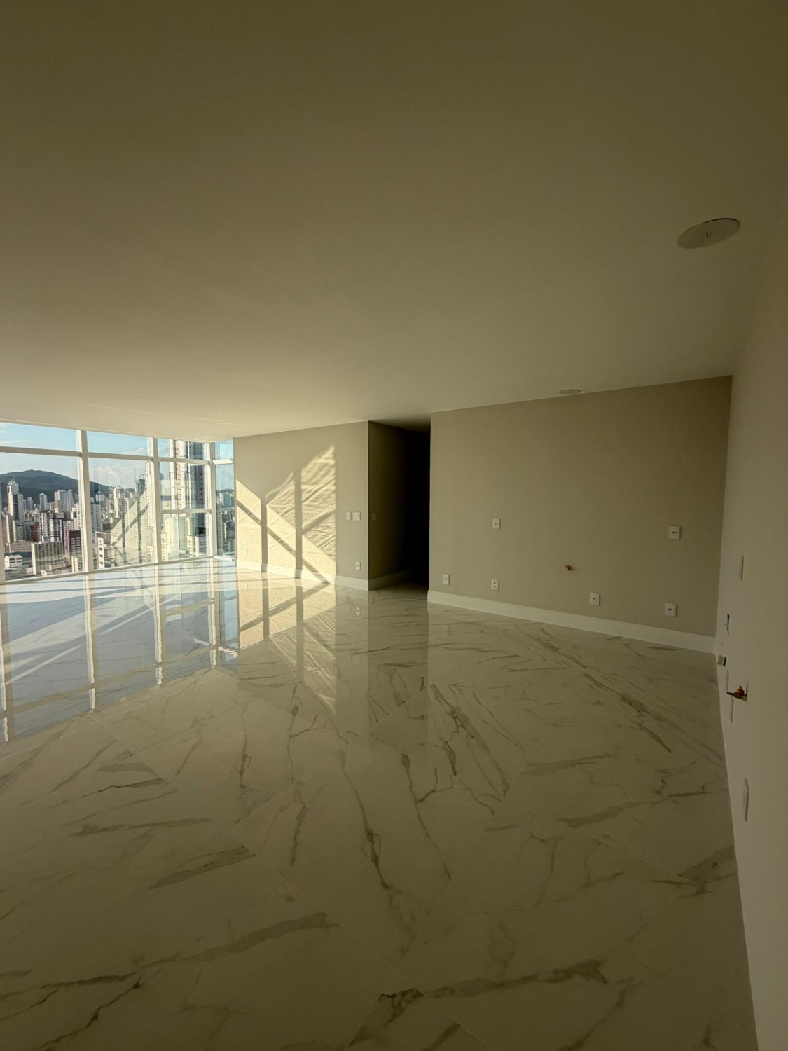 Apartamento no Ed. Horizon Residence em Balneário Camboriú - foto 8