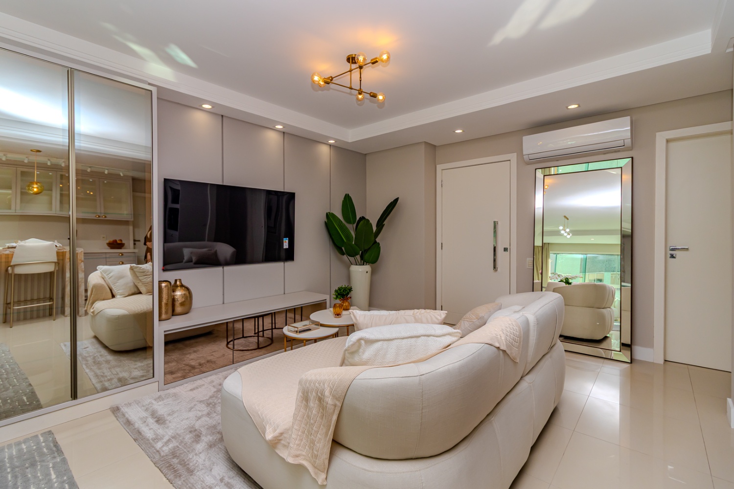 Apartamento no Ed. Lorena Cristina em Balneário Camboriú - foto 3