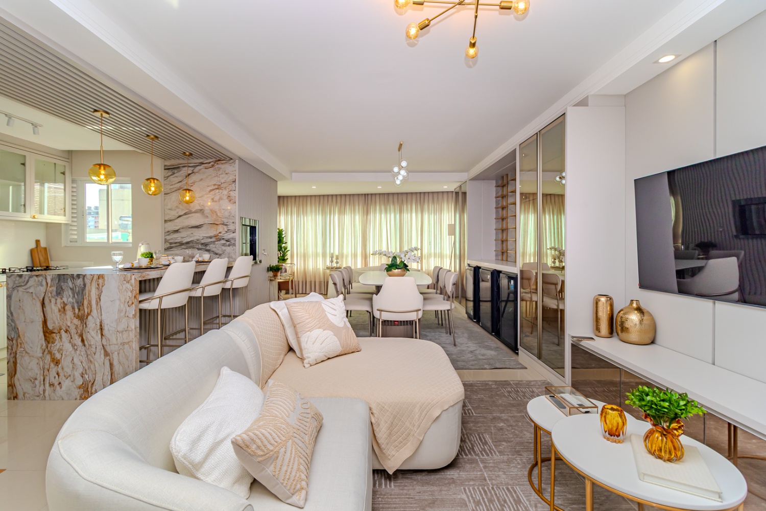 Apartamento no Ed. Lorena Cristina em Balneário Camboriú - foto 4