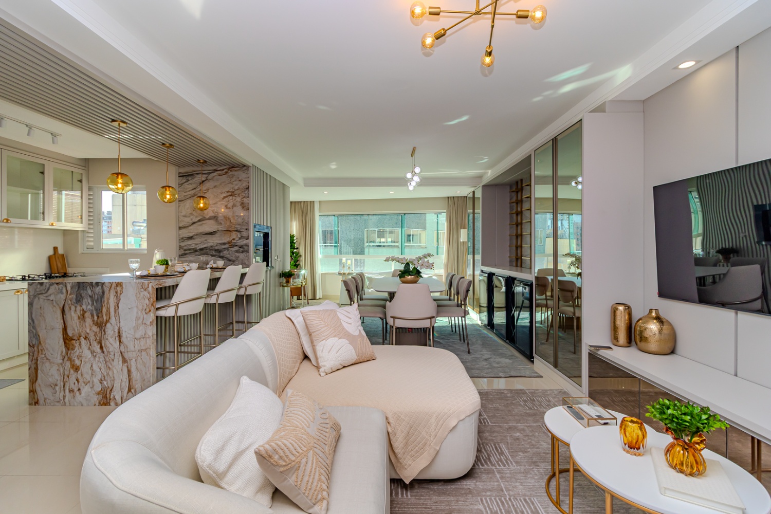 Apartamento no Ed. Lorena Cristina em Balneário Camboriú - foto 5