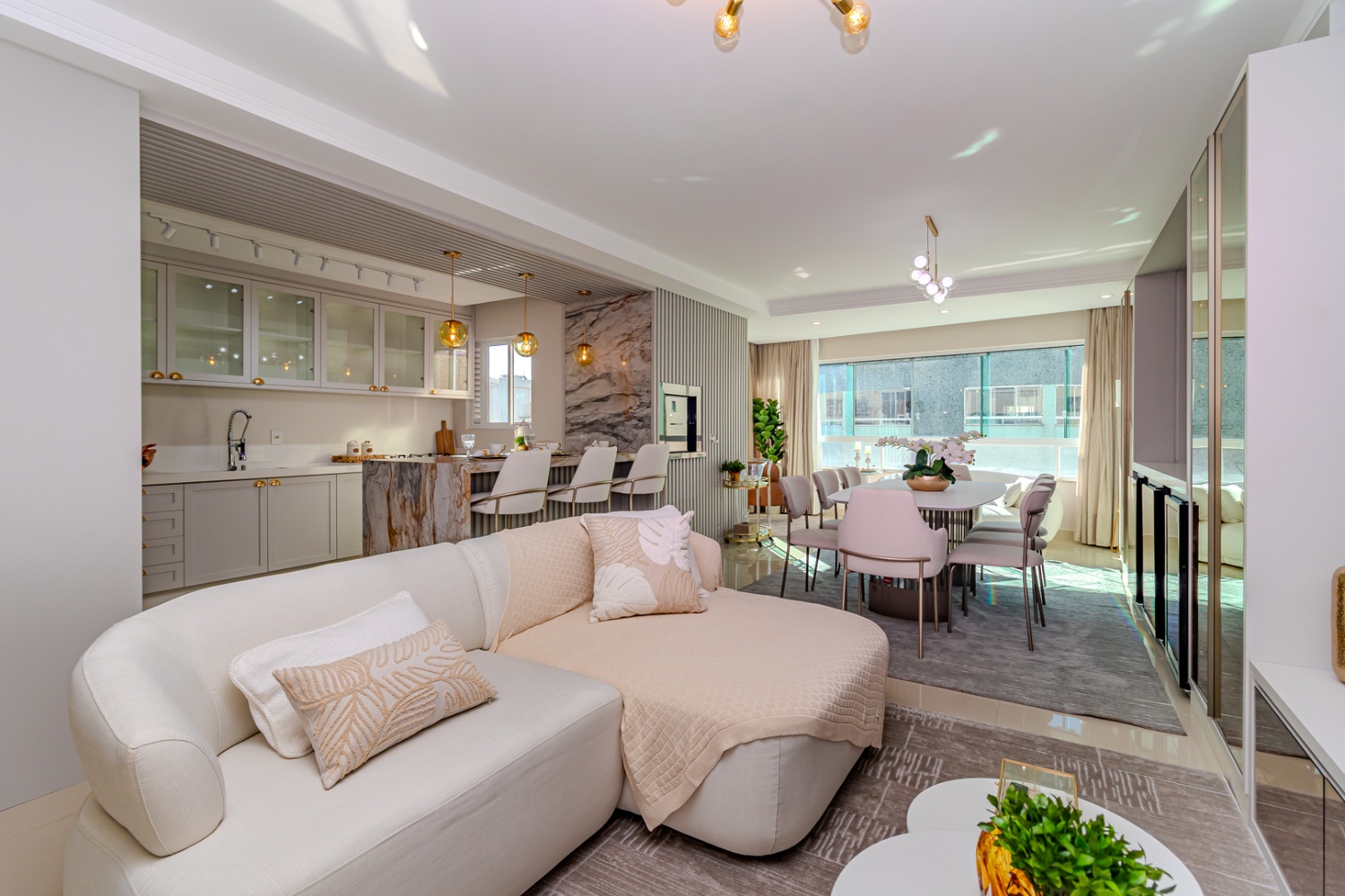 Apartamento no Ed. Lorena Cristina em Balneário Camboriú - foto 6