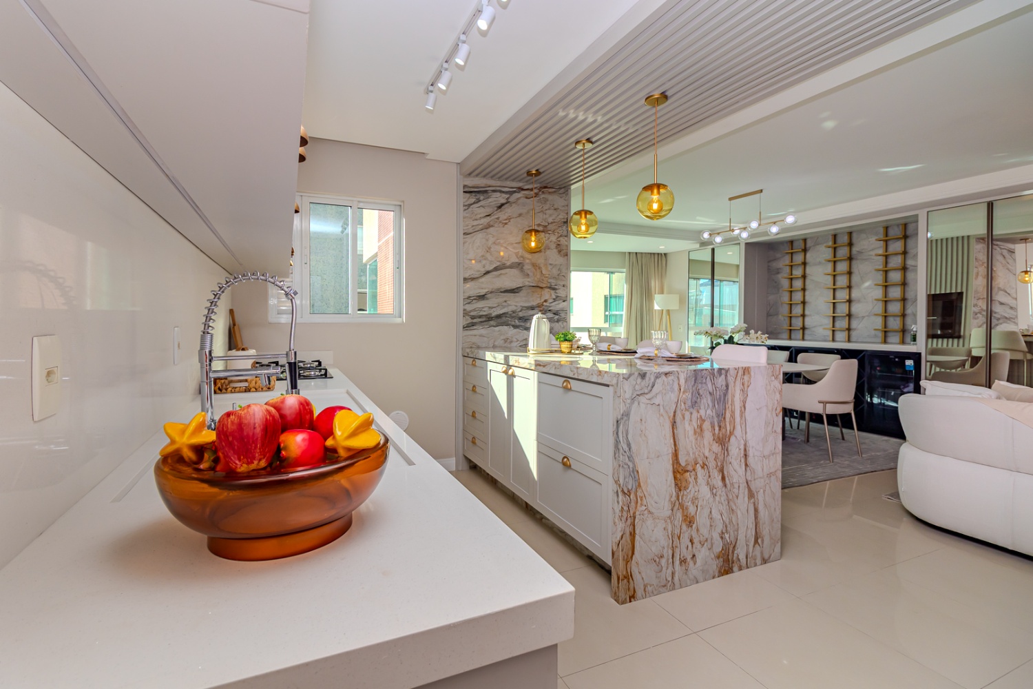 Apartamento no Ed. Lorena Cristina em Balneário Camboriú - foto 18