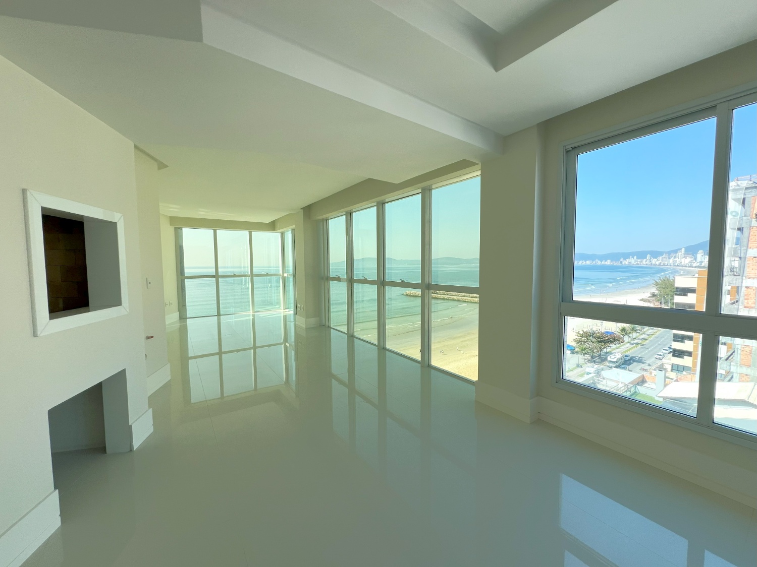 Apartamento no Ed. Riviera Del Sol em Itapema - foto 3