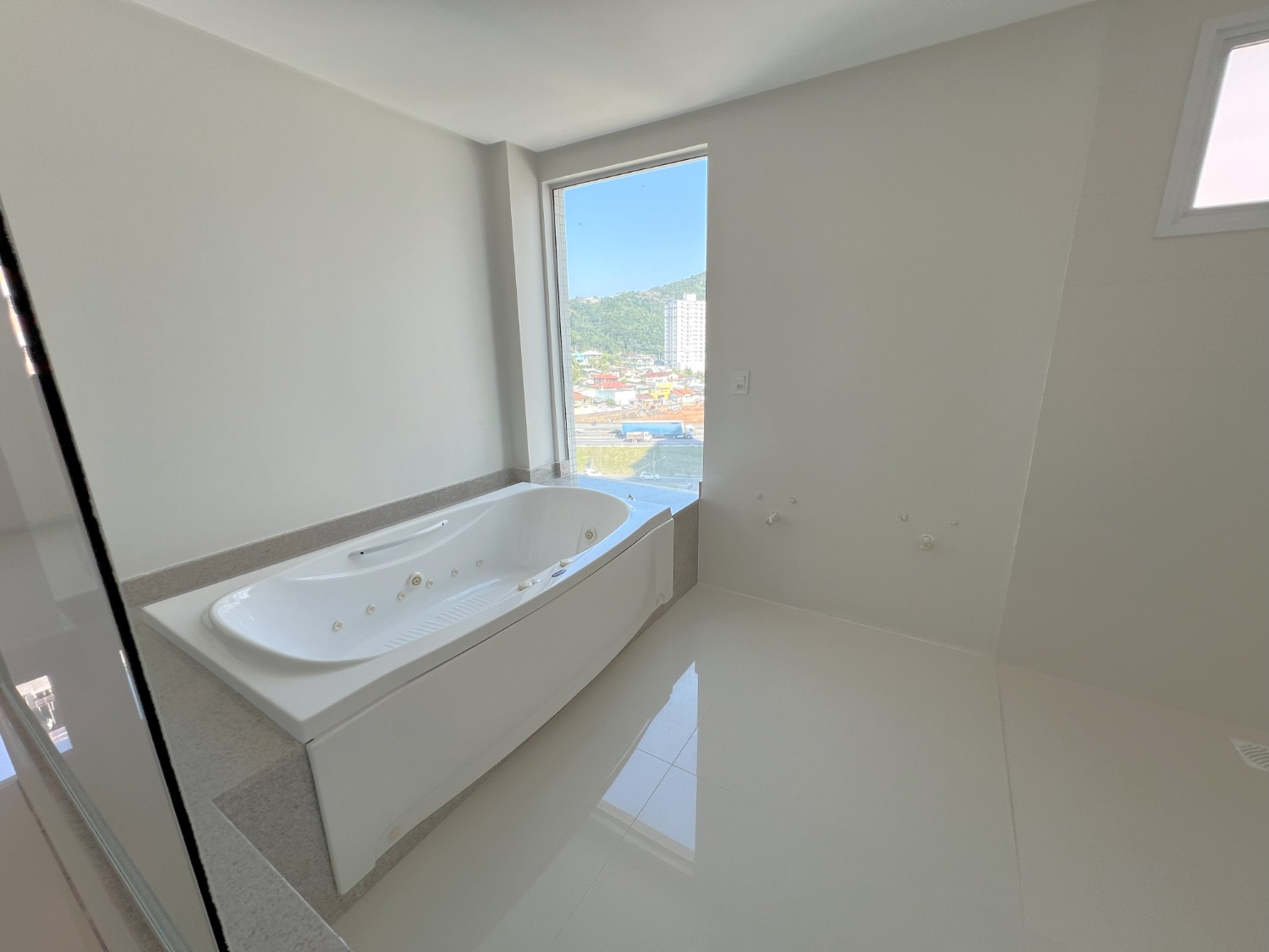 Apartamento no Ed. Riviera Del Sol em Itapema - foto 13