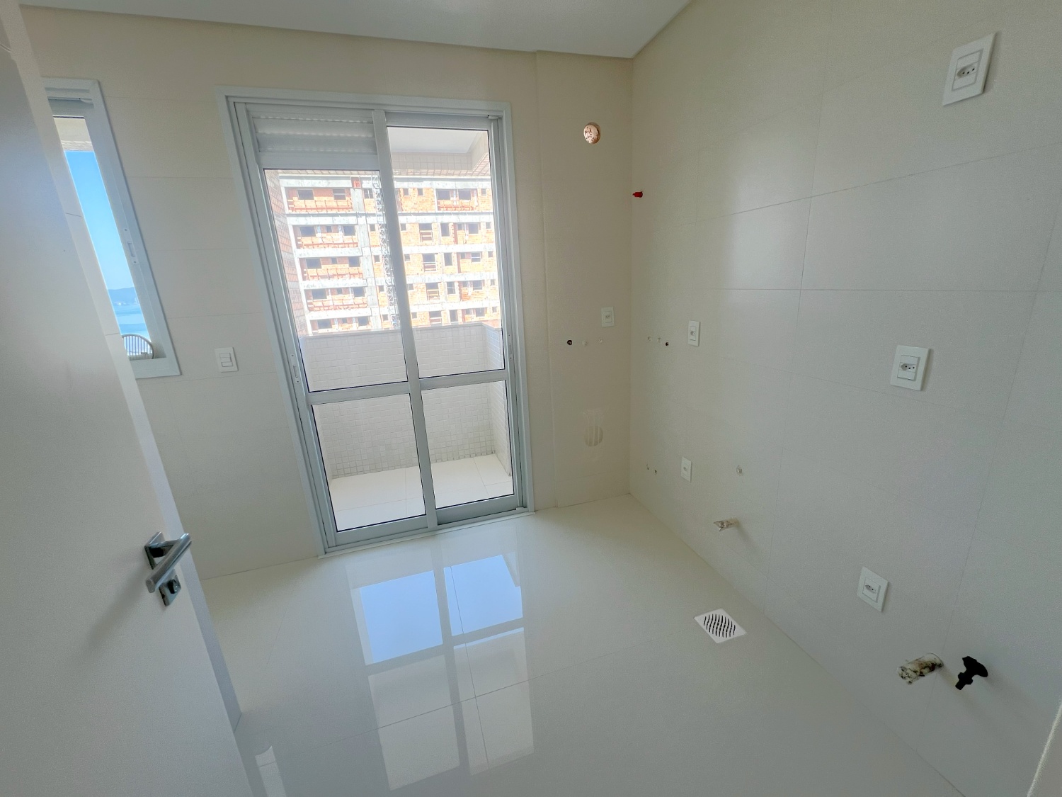 Apartamento no Ed. Riviera Del Sol em Itapema - foto 23