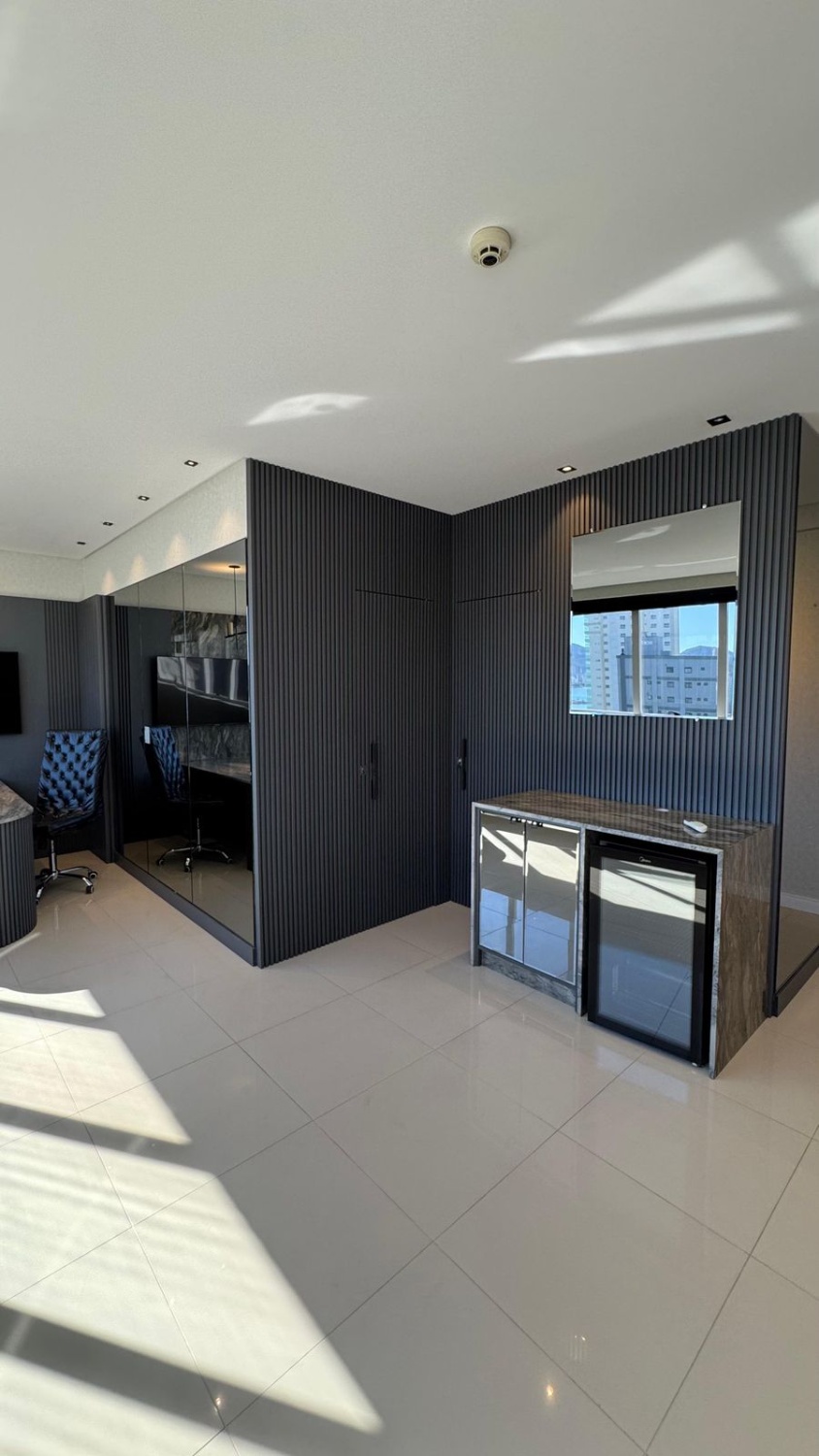 Sala Comercial no Ed. Platinum Excutive em Meia Praia - Itapema - foto 3